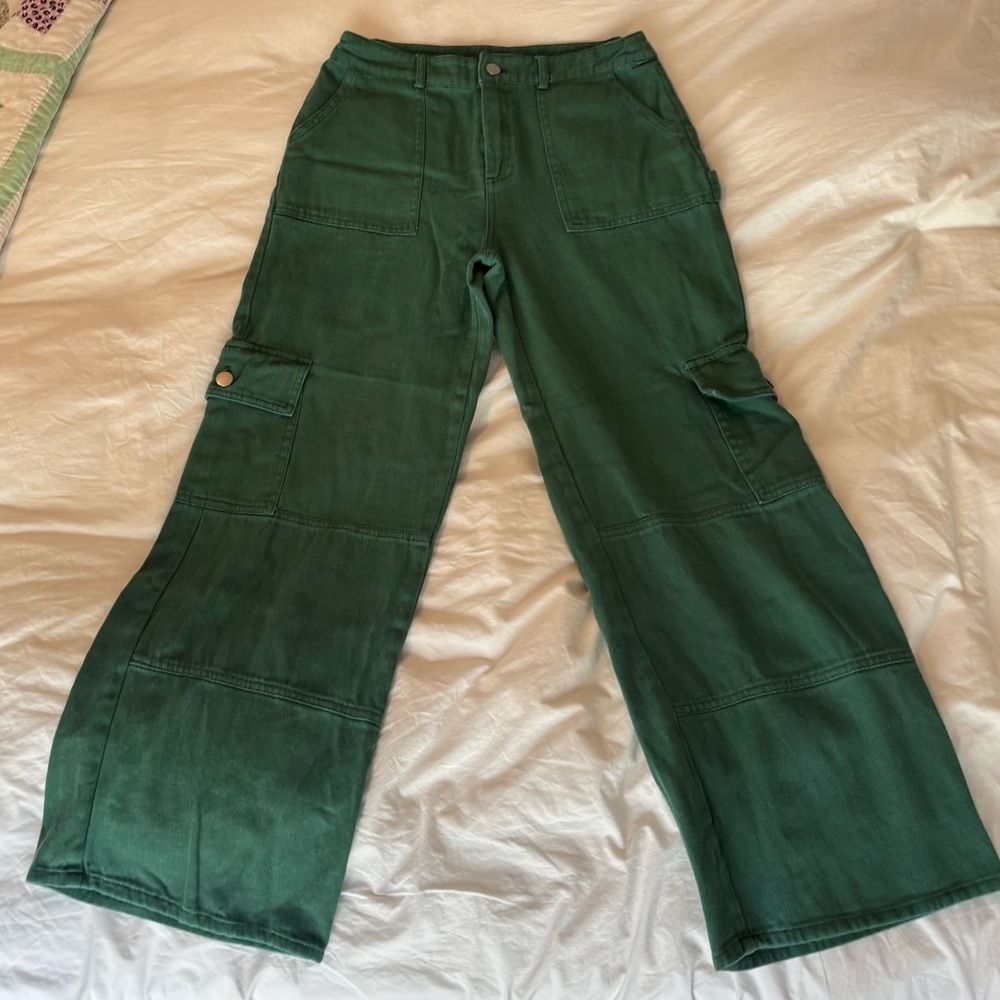 Beautiful green altard state cropped cargo pant